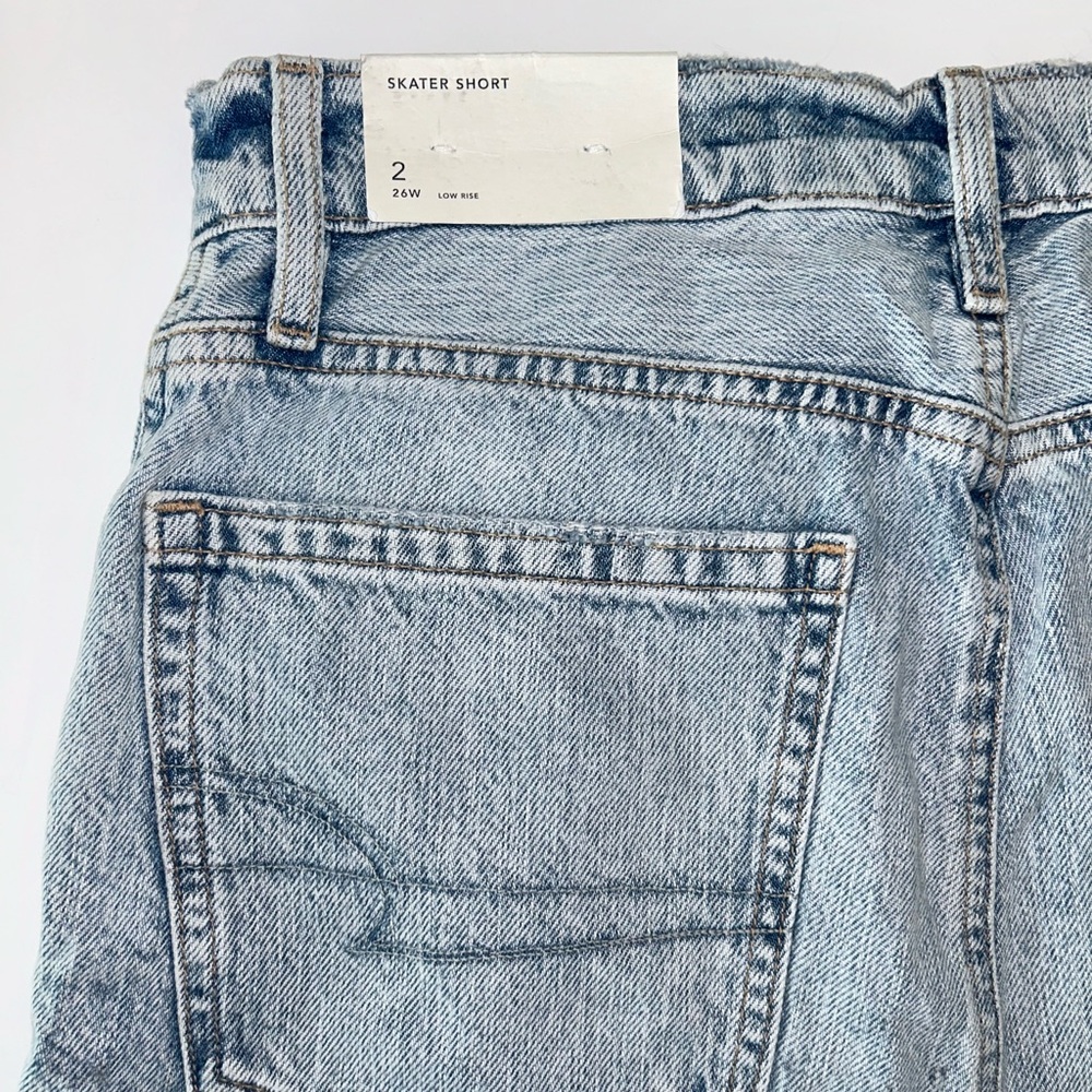 NWT American Eagle Skater Short frayed, raw edge hem Hi Rise jean shorts sz 2/26 - Picture 10 of 13